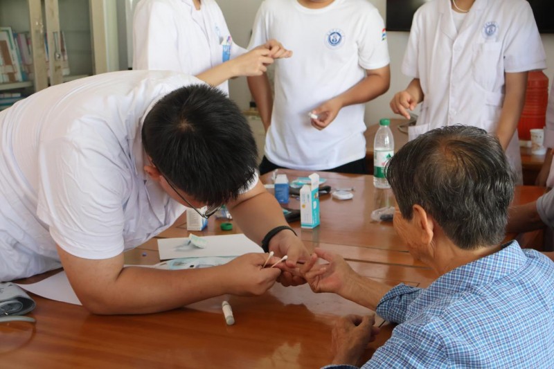 青山养老度皓首，杏林春晖享晚年——安徽中医药大学暑期“三下乡”中医养生保健服务纪实