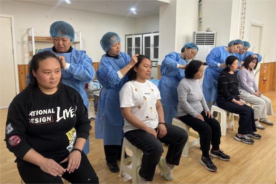 杏林春满职工心——郑州高新区总工会职工文化活动中心工会驿站举办中医外治手法技能竞赛